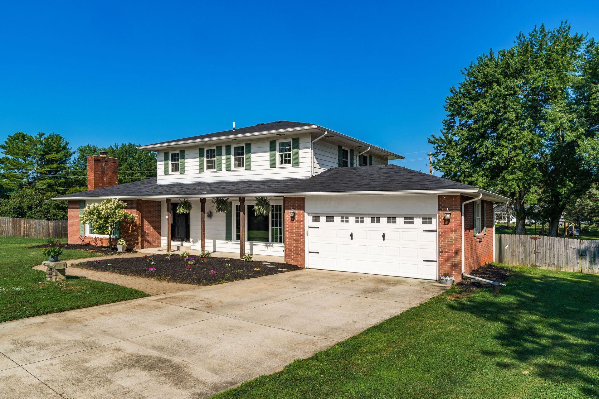 562 Mapleview Lane