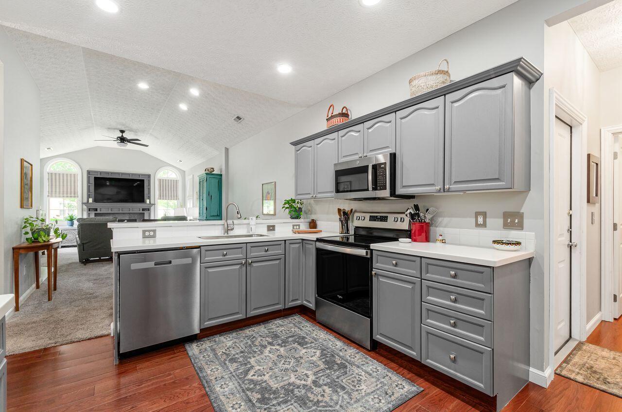 1499 Cascade Drive, 24