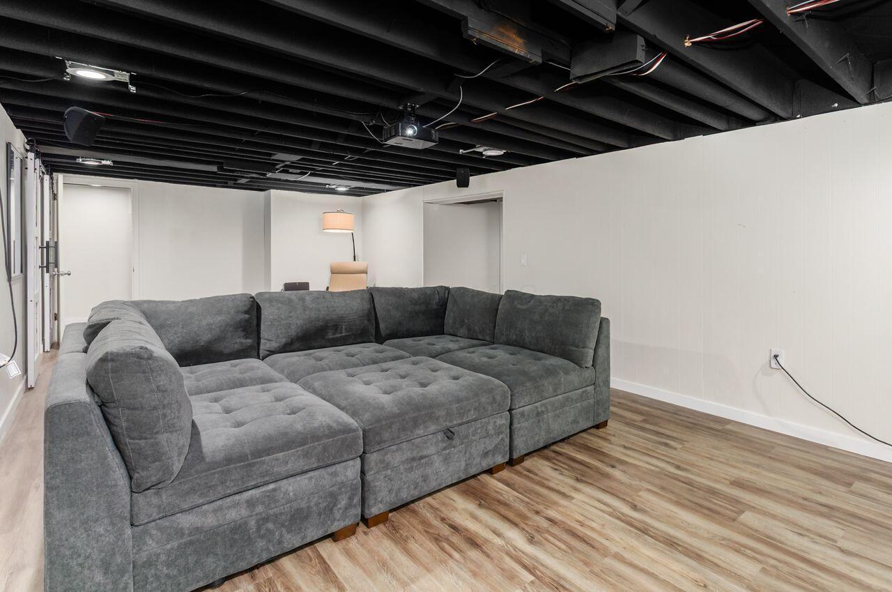 1656 Kenwick Road