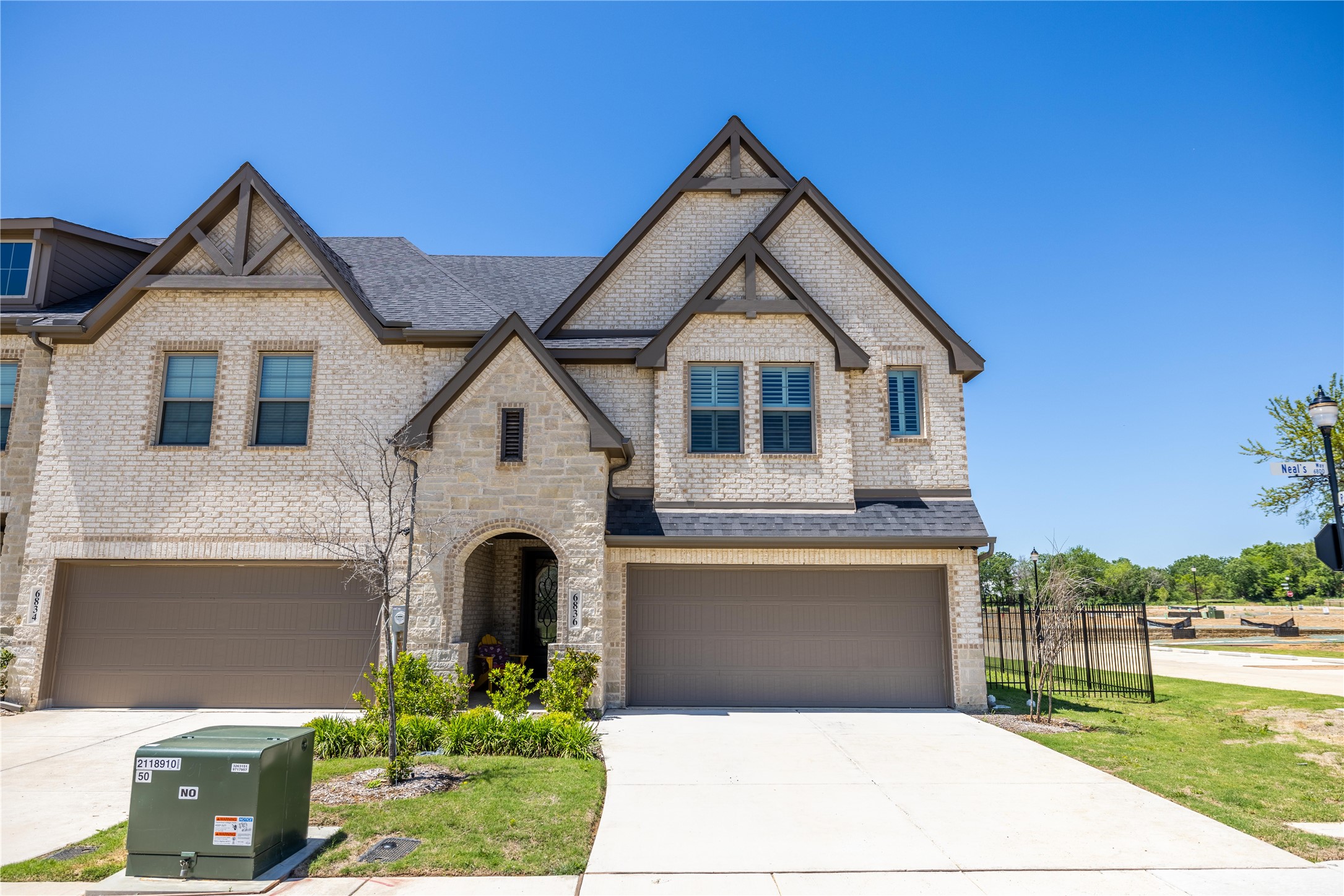 6836 Neals Way