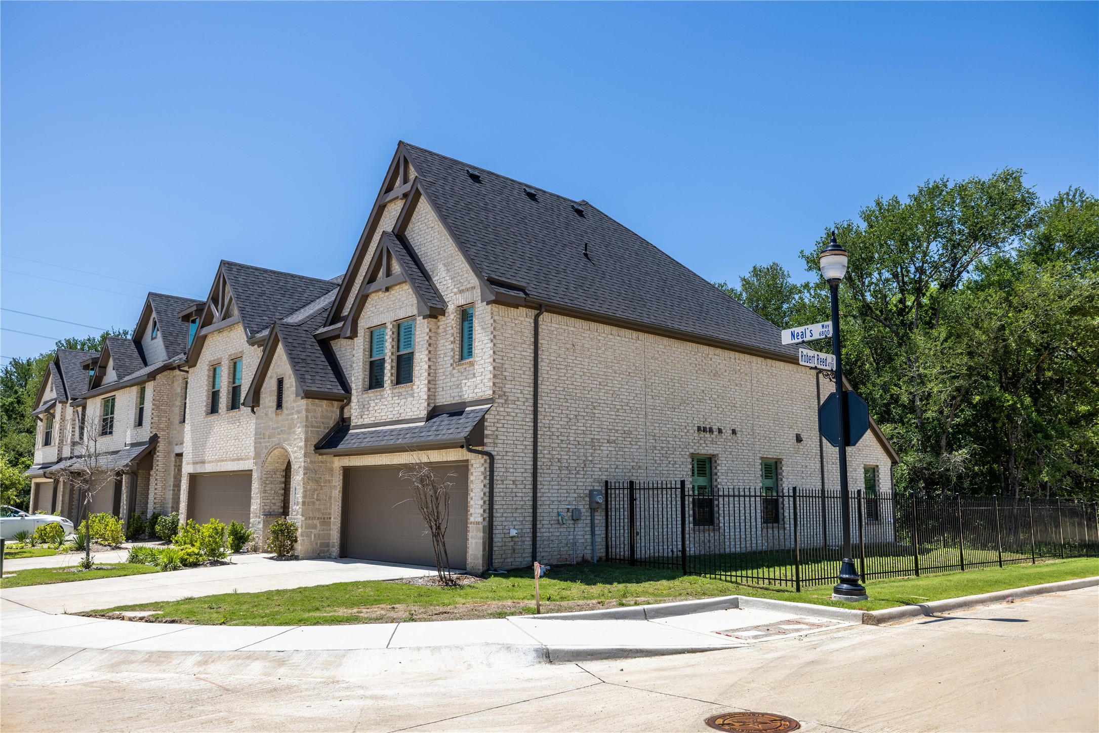 6836 Neals Way