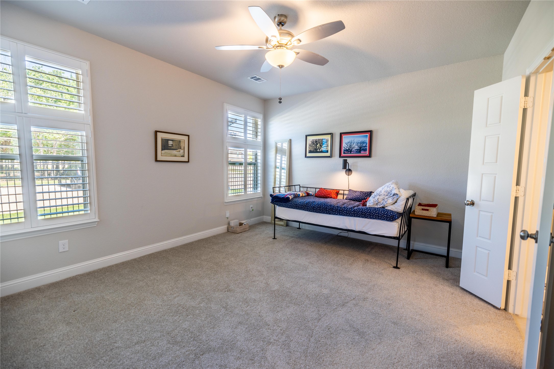 6836 Neals Way