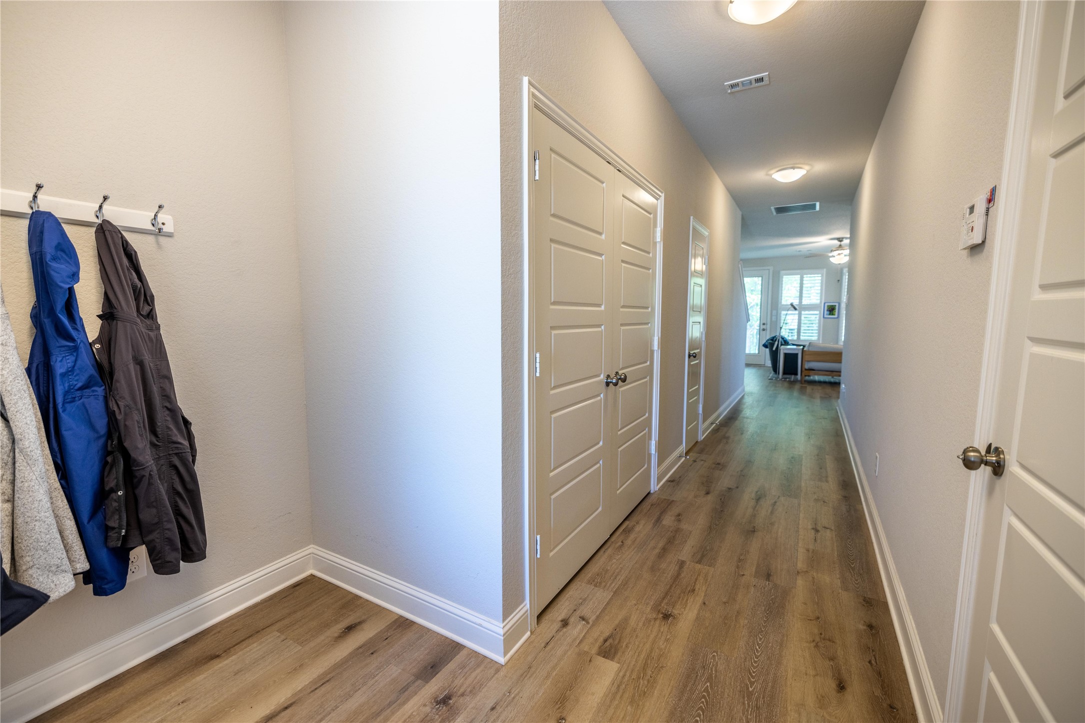 6836 Neals Way