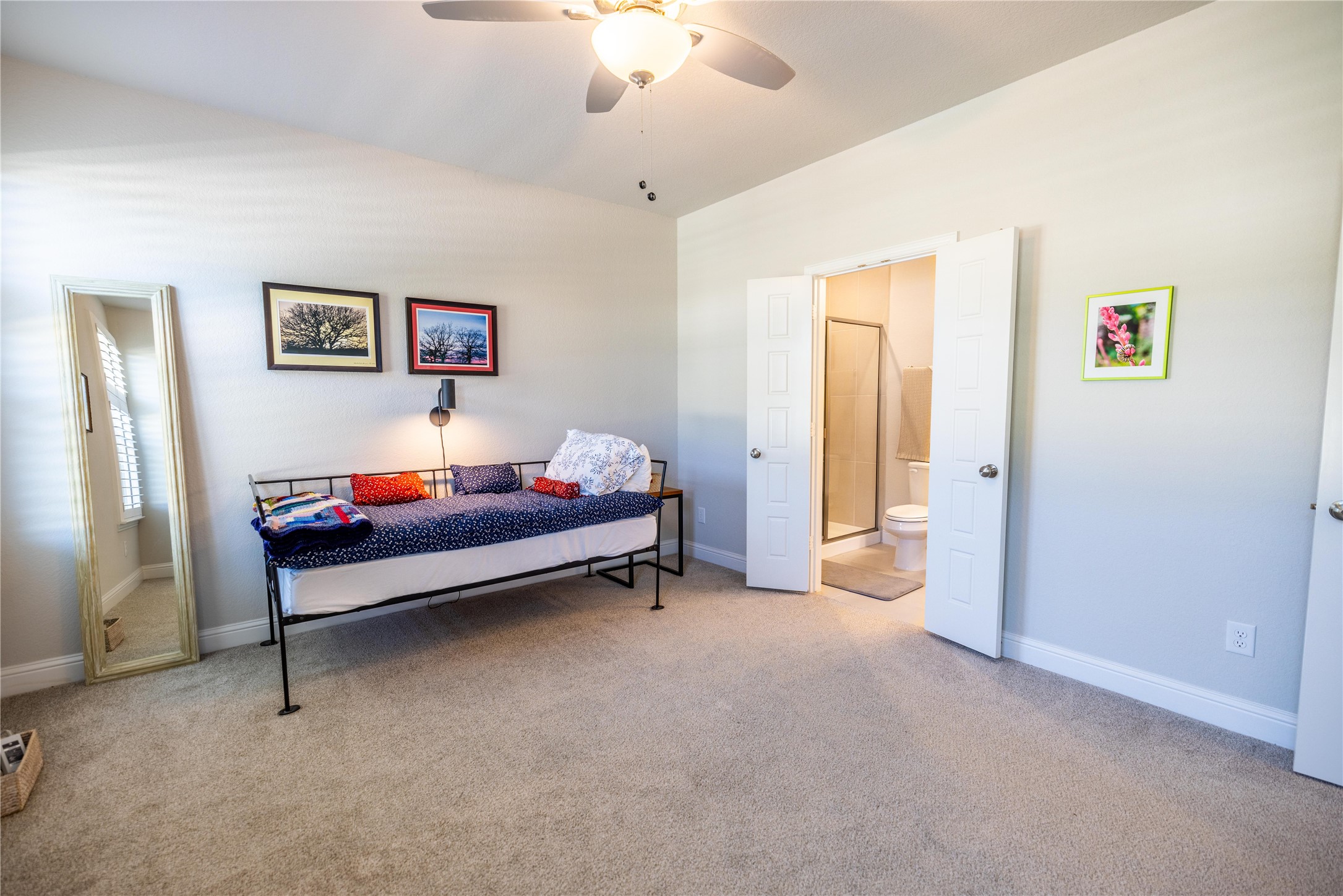 6836 Neals Way