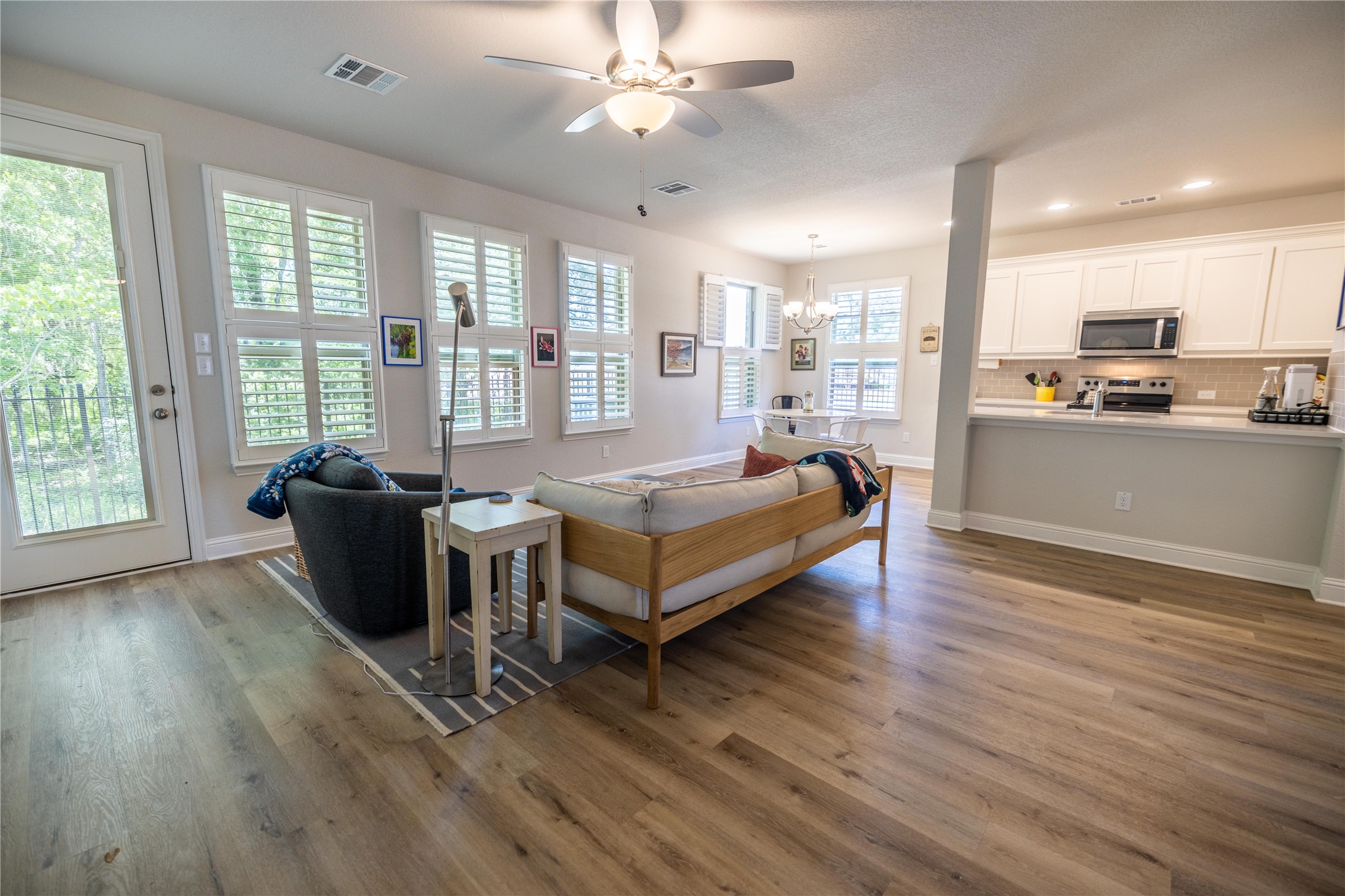 6836 Neals Way