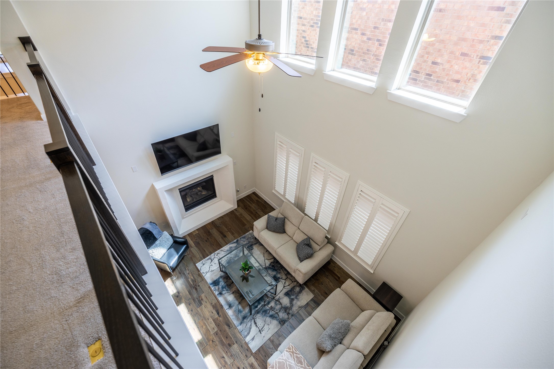 1503 English Blue Lane