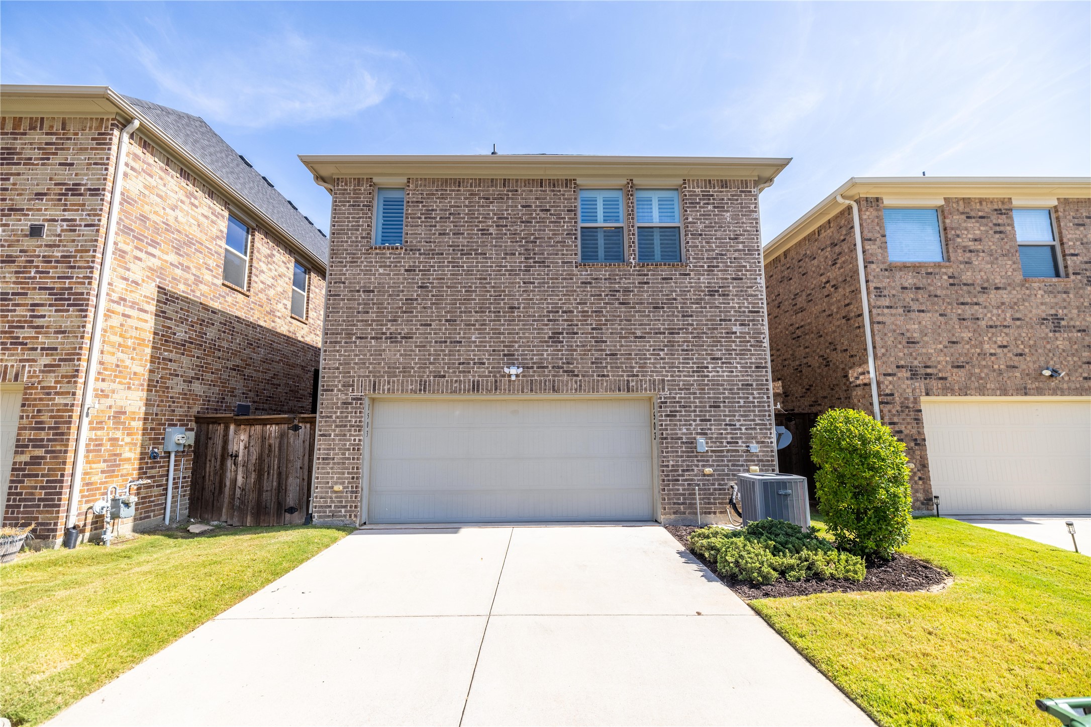 1503 English Blue Lane