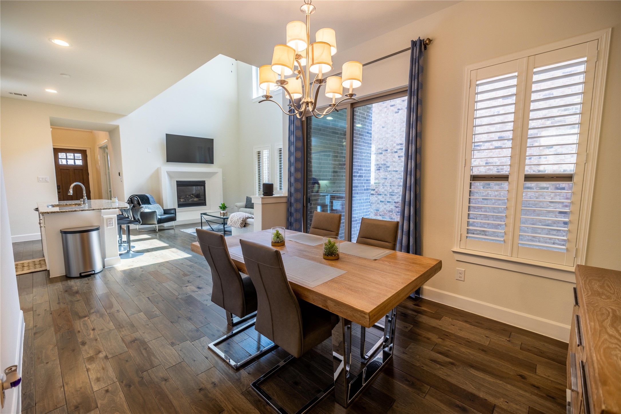 1503 English Blue Lane