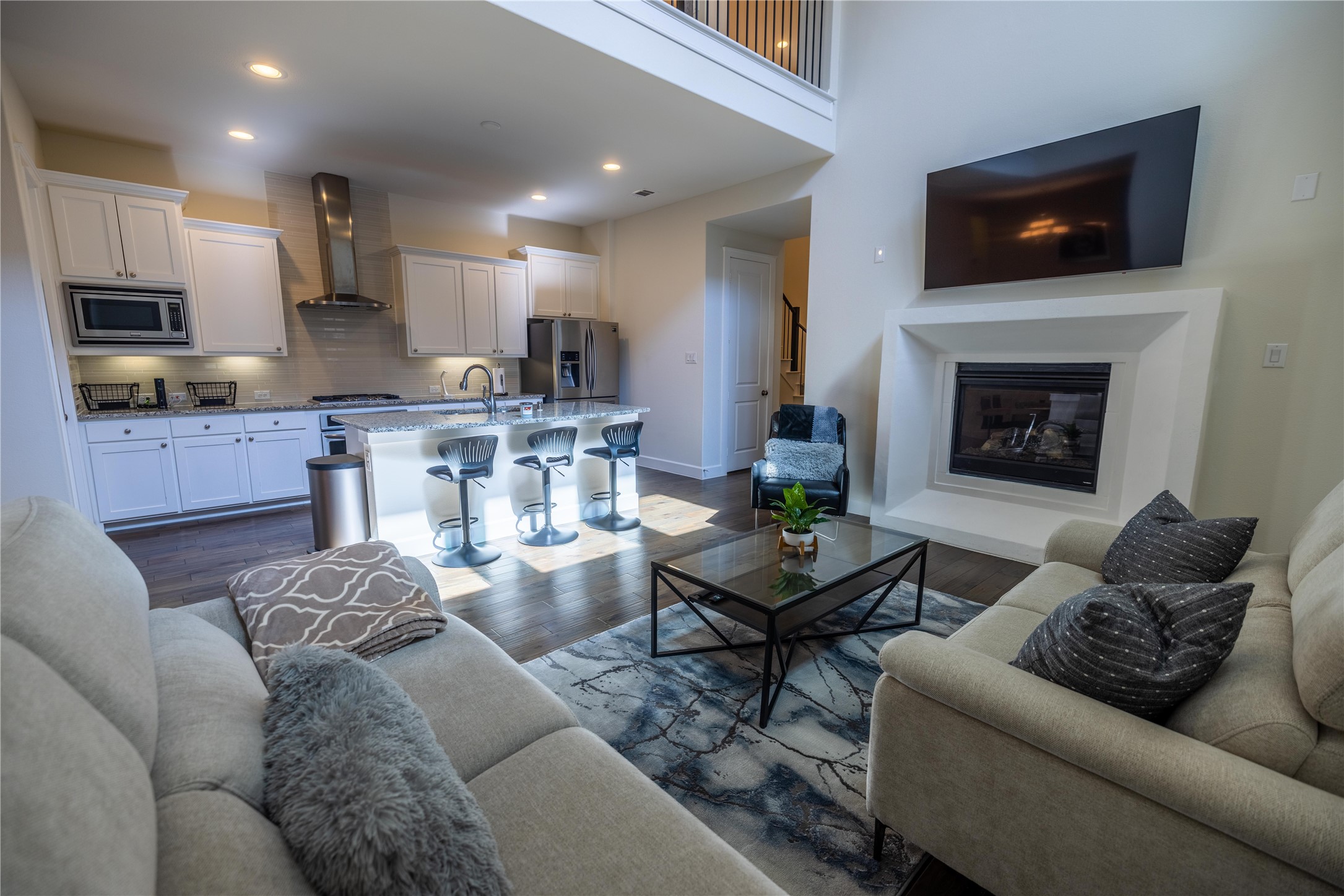 1503 English Blue Lane