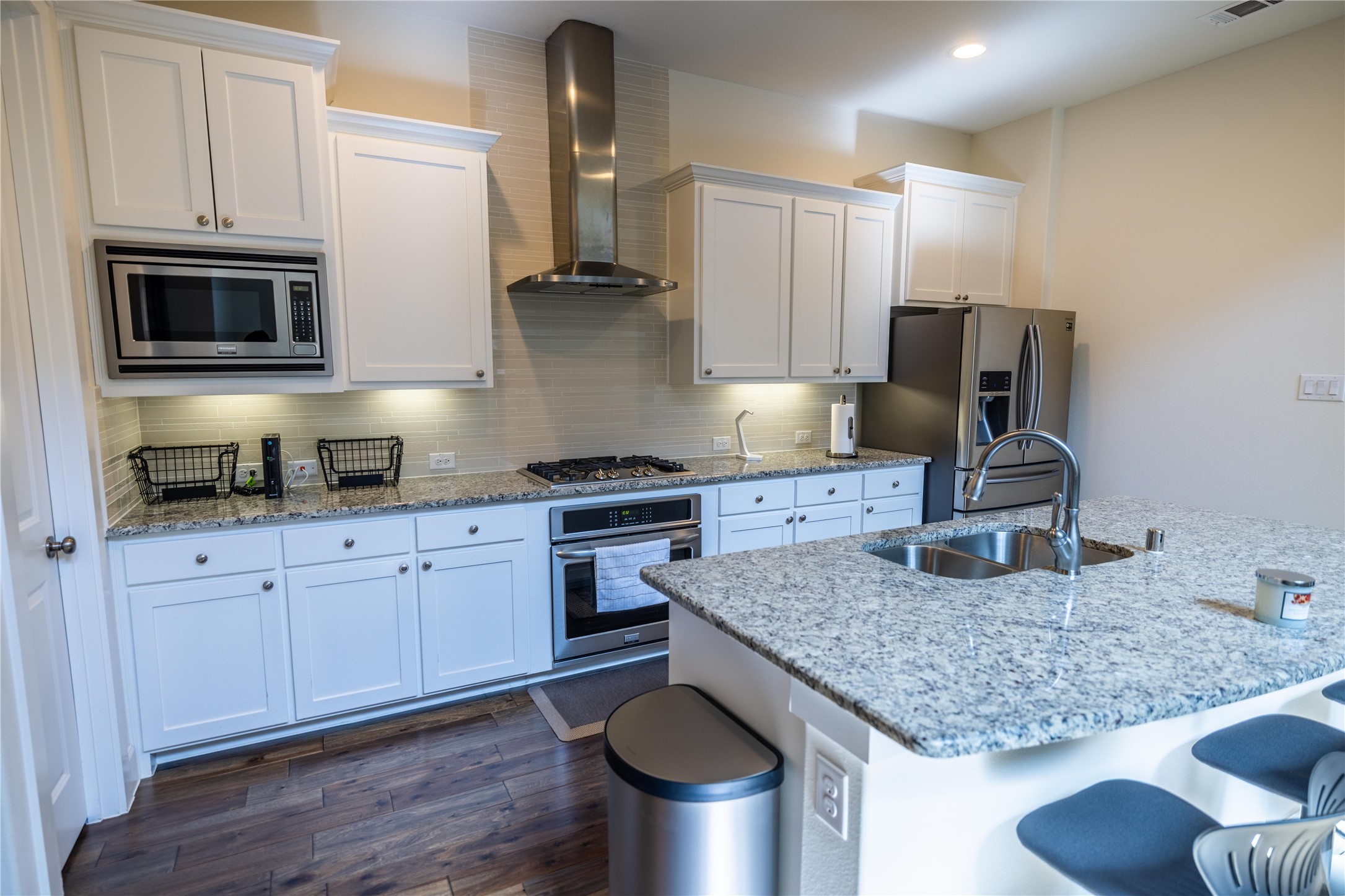 1503 English Blue Lane
