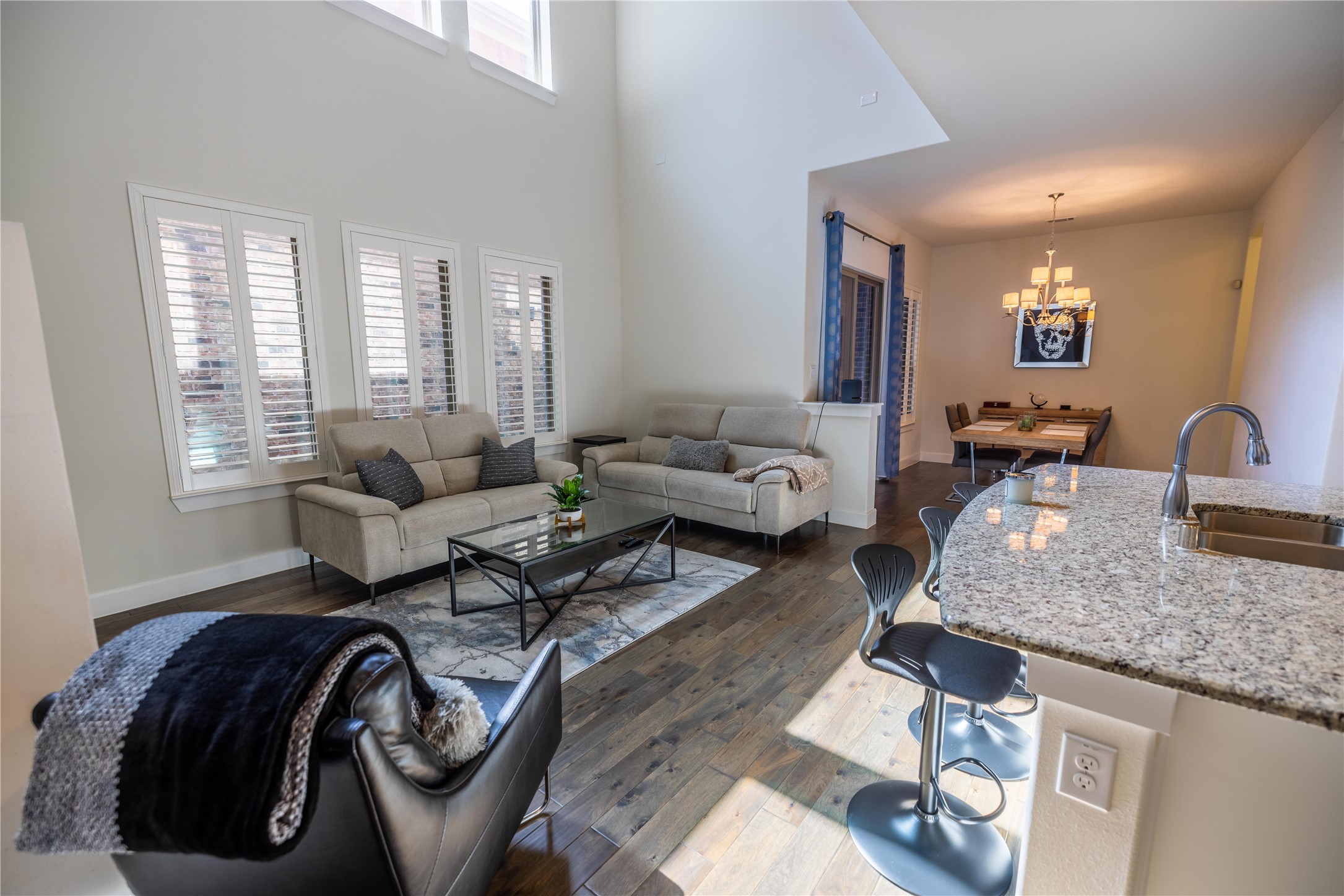 1503 English Blue Lane