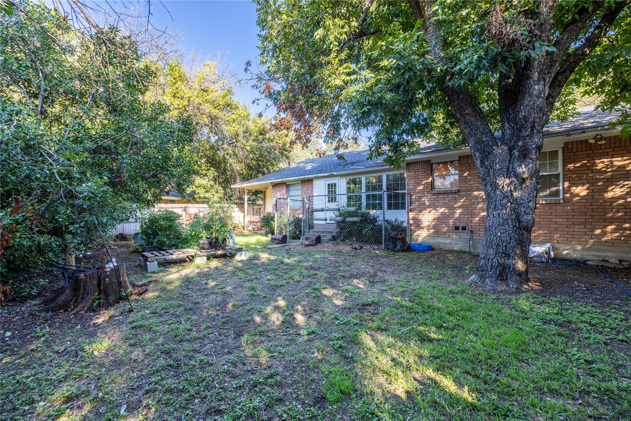 2701 Larkin Avenue