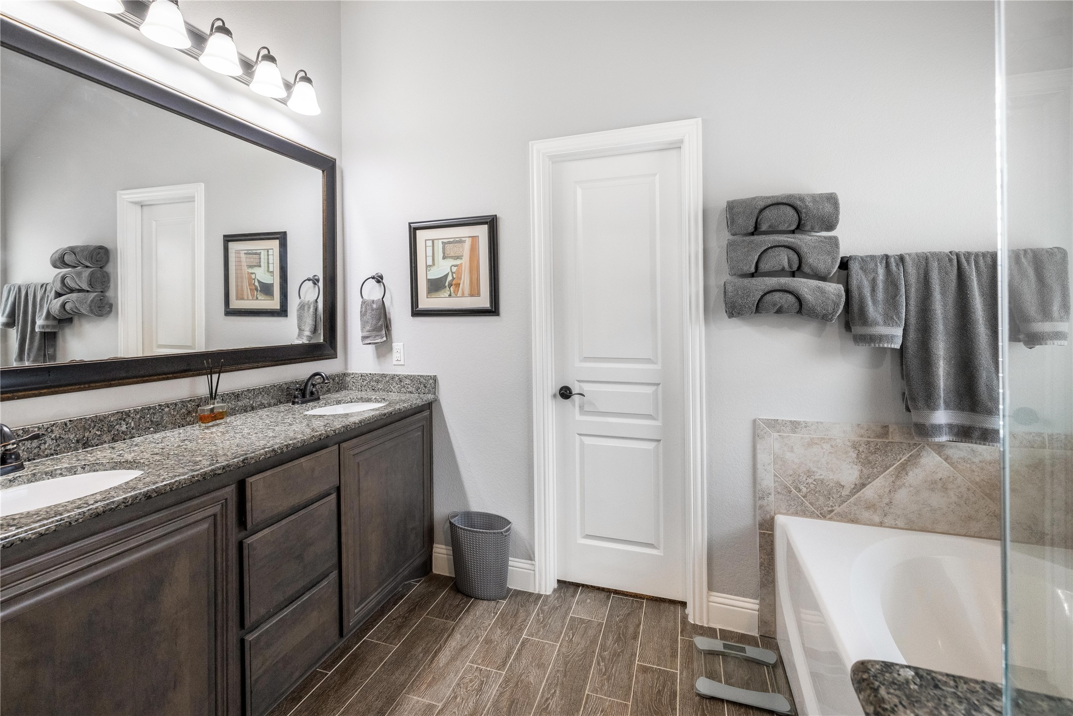 4037 Knightsbridge Lane