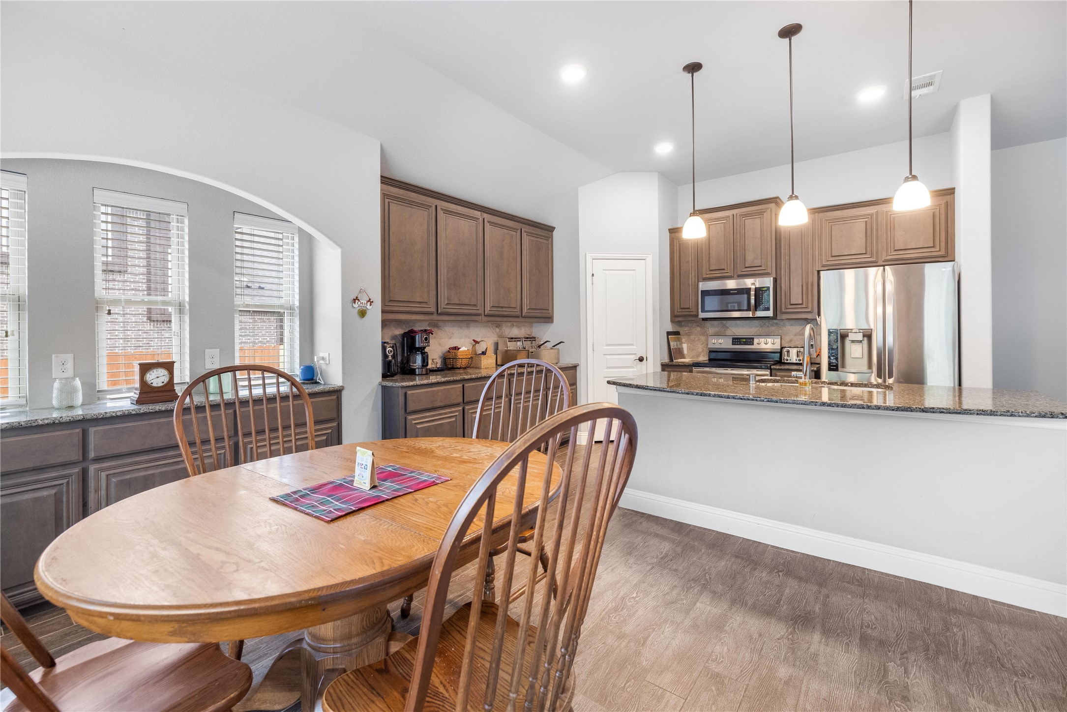 4037 Knightsbridge Lane