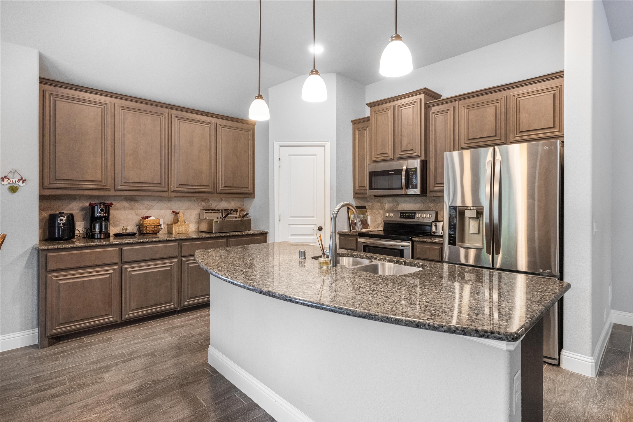 4037 Knightsbridge Lane