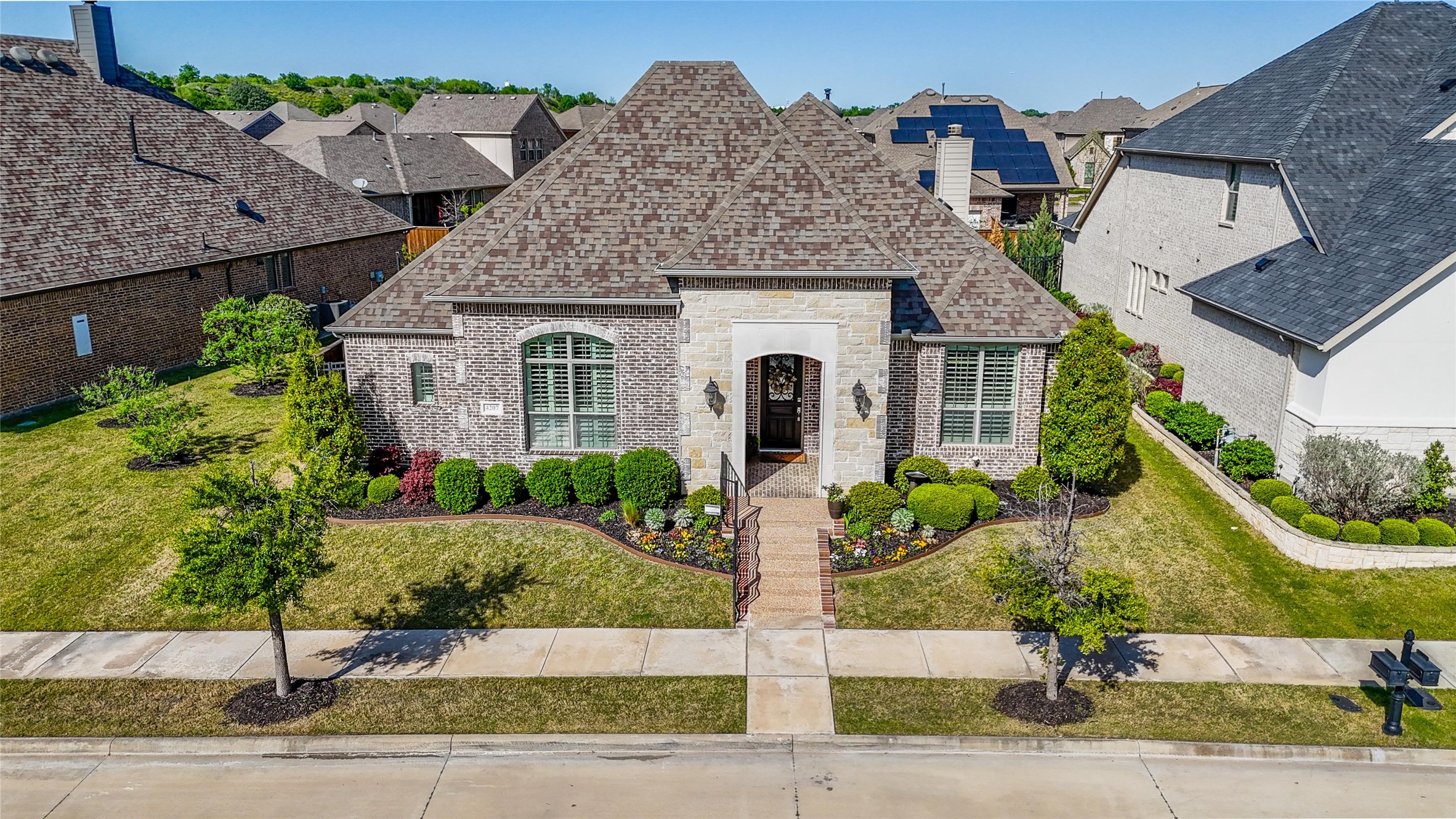 4207 Pearl Crescent Lane