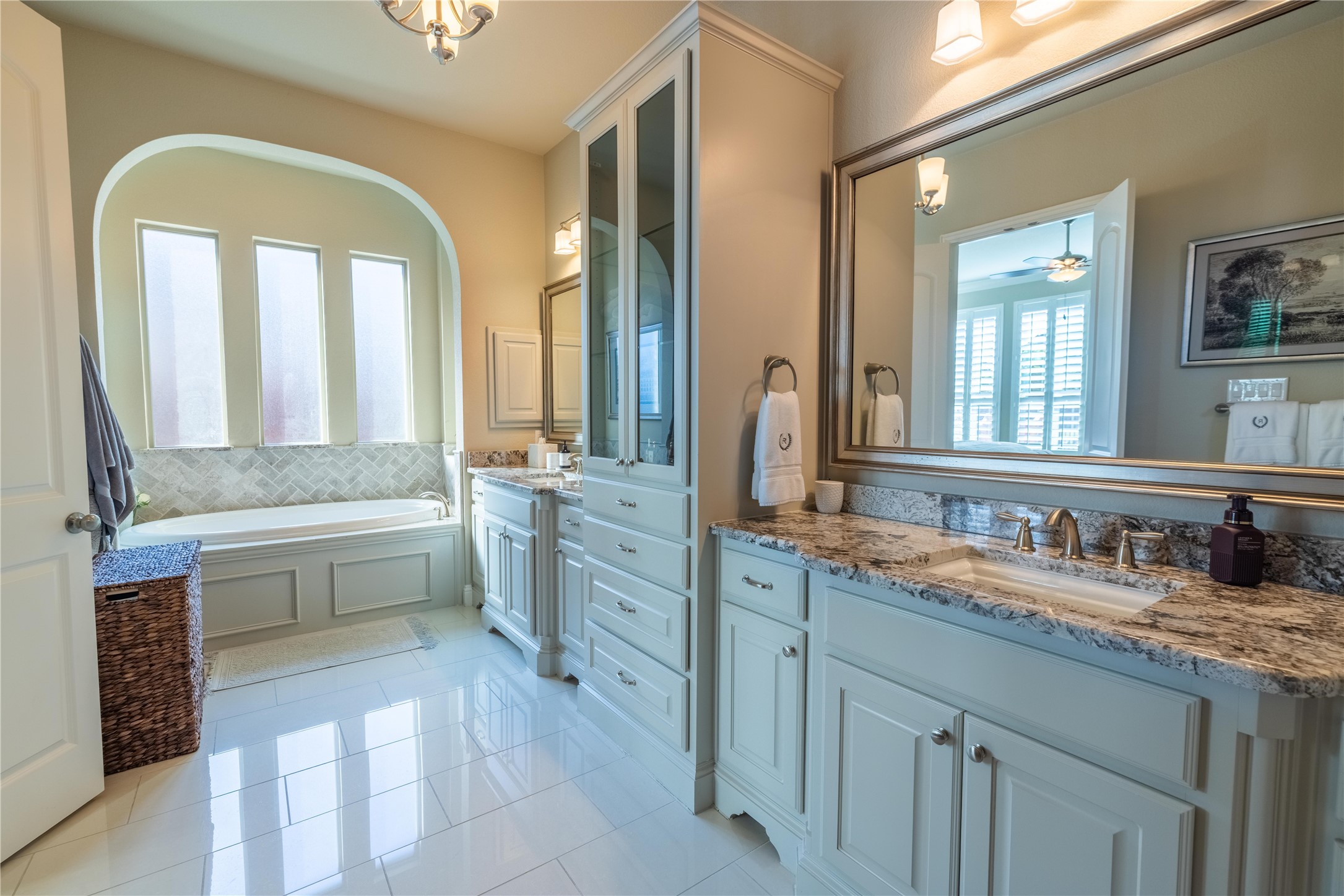 4207 Pearl Crescent Lane