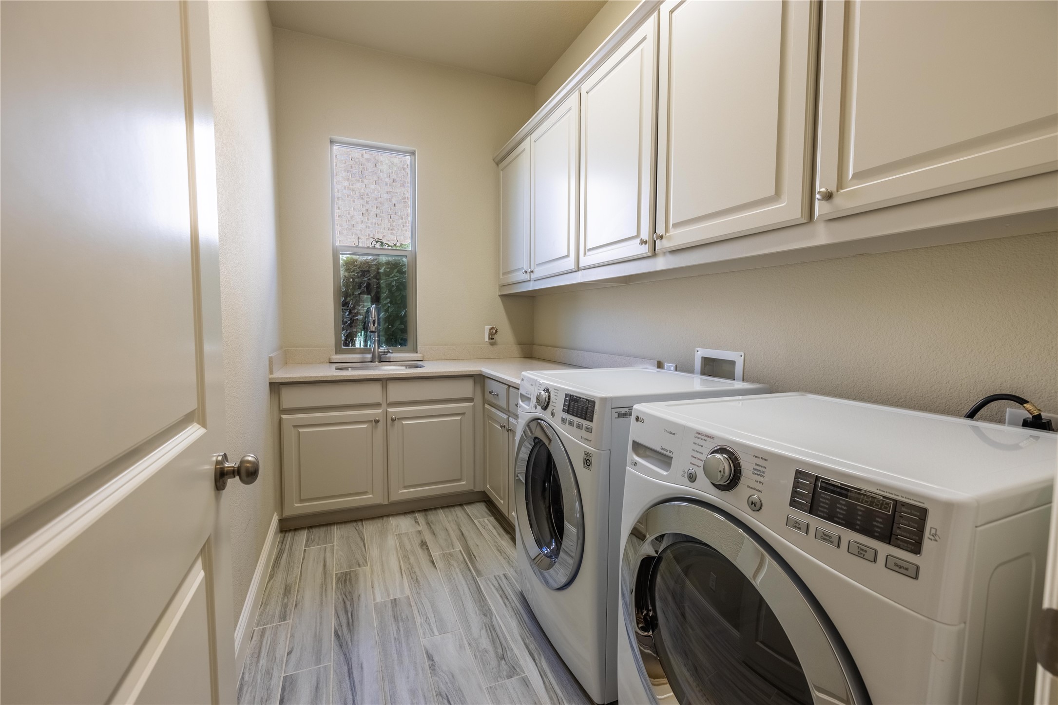 4207 Pearl Crescent Lane