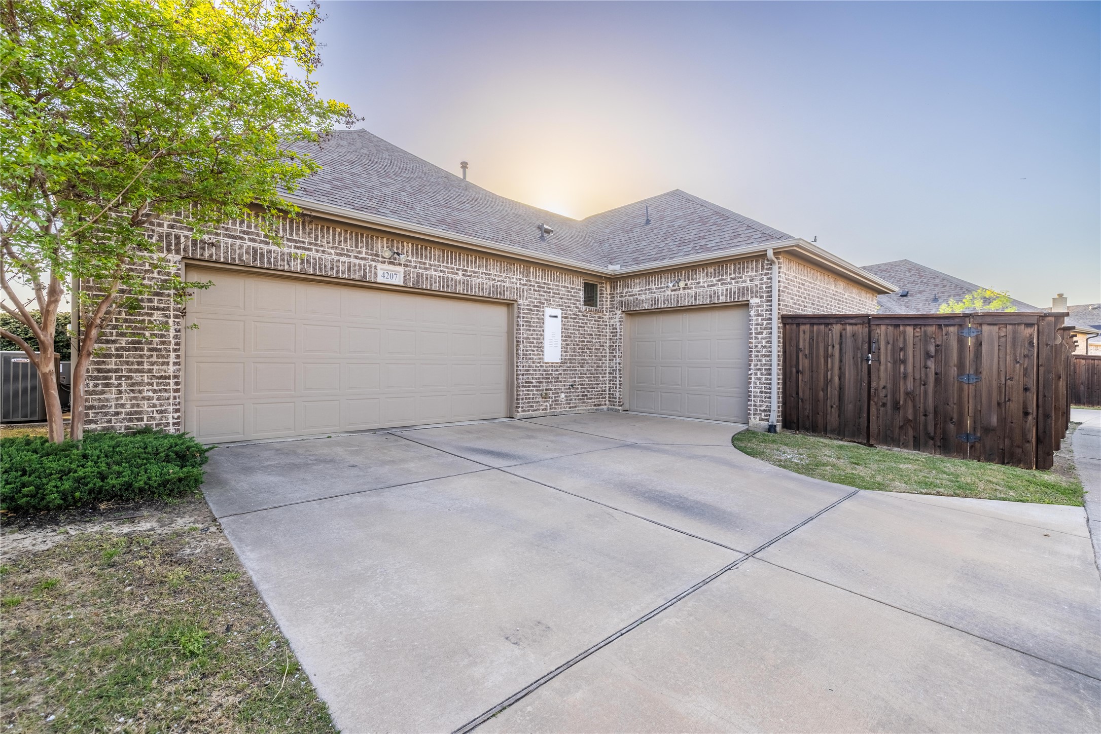 4207 Pearl Crescent Lane