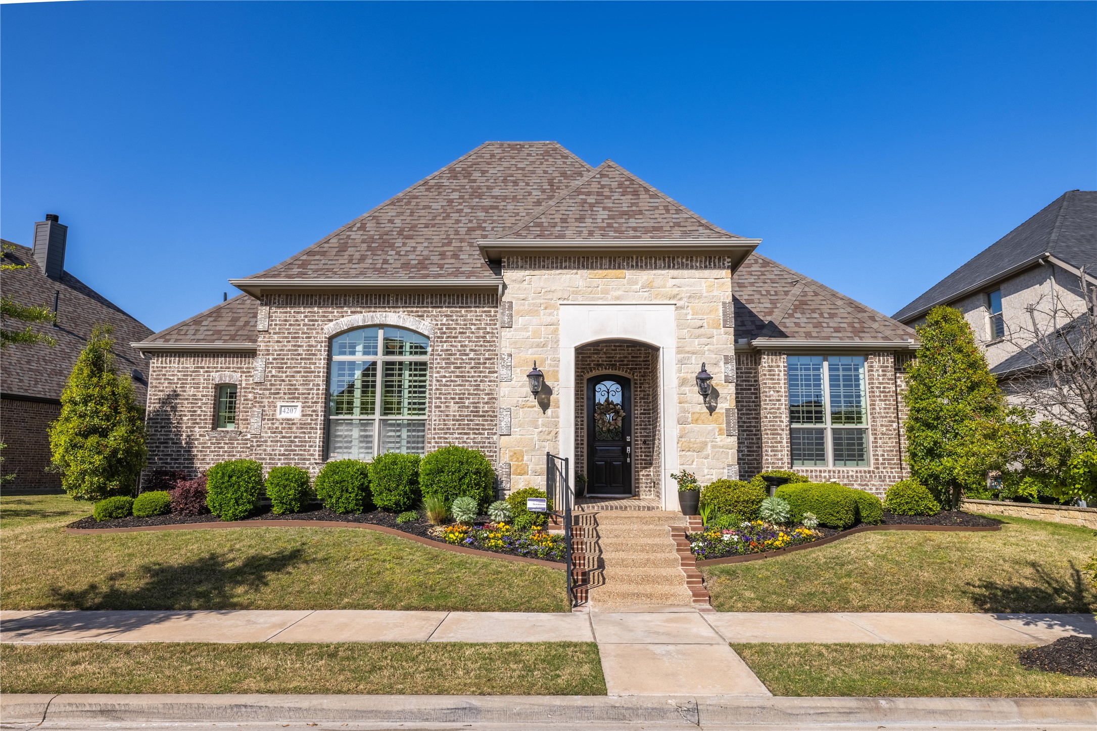 4207 Pearl Crescent Lane