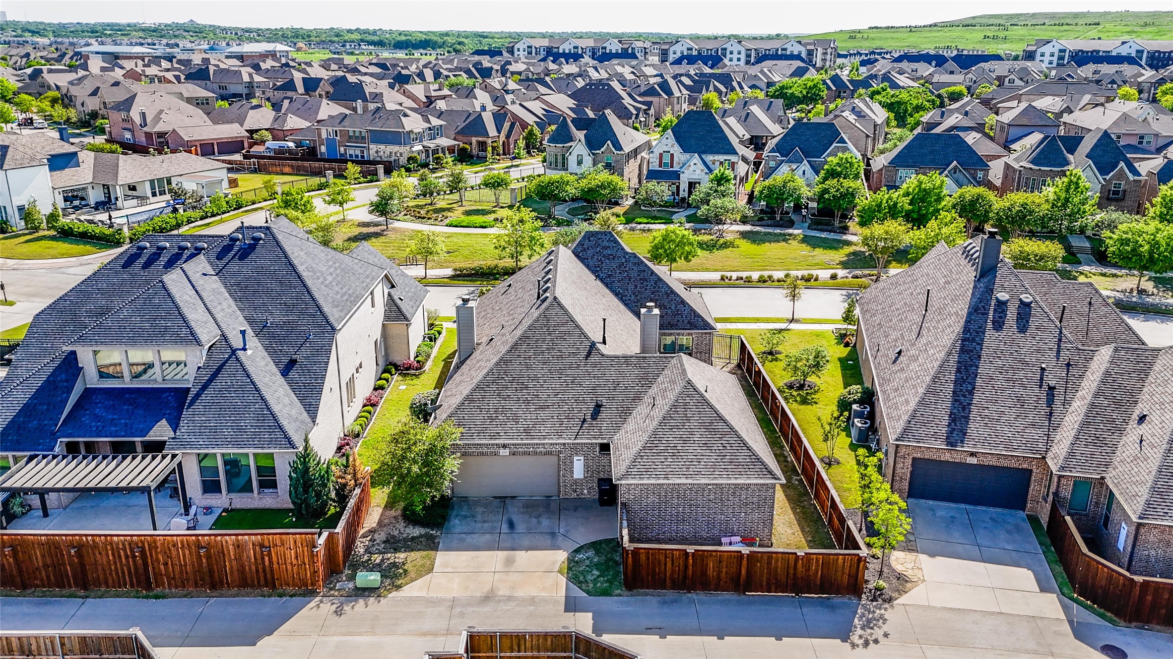 4207 Pearl Crescent Lane