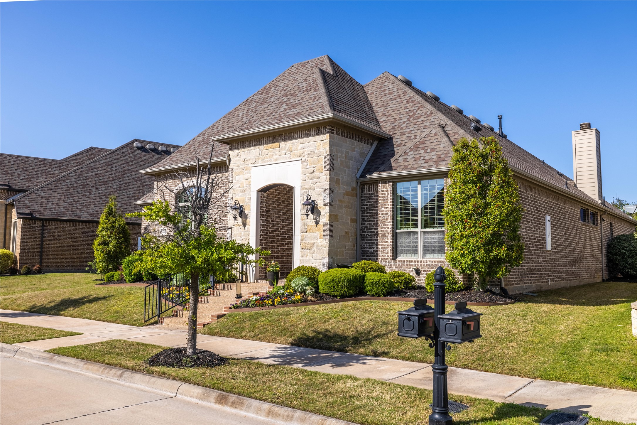 4207 Pearl Crescent Lane