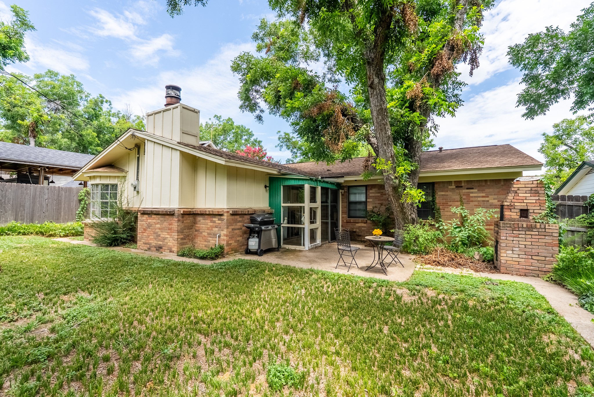 1712 Foster Drive