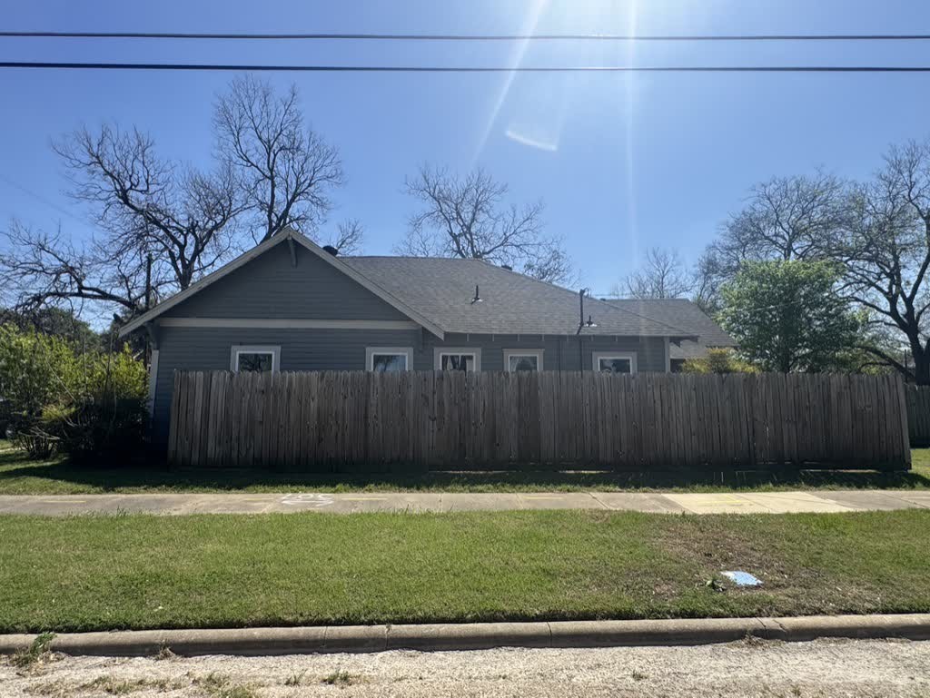 209 N Abbott Street B