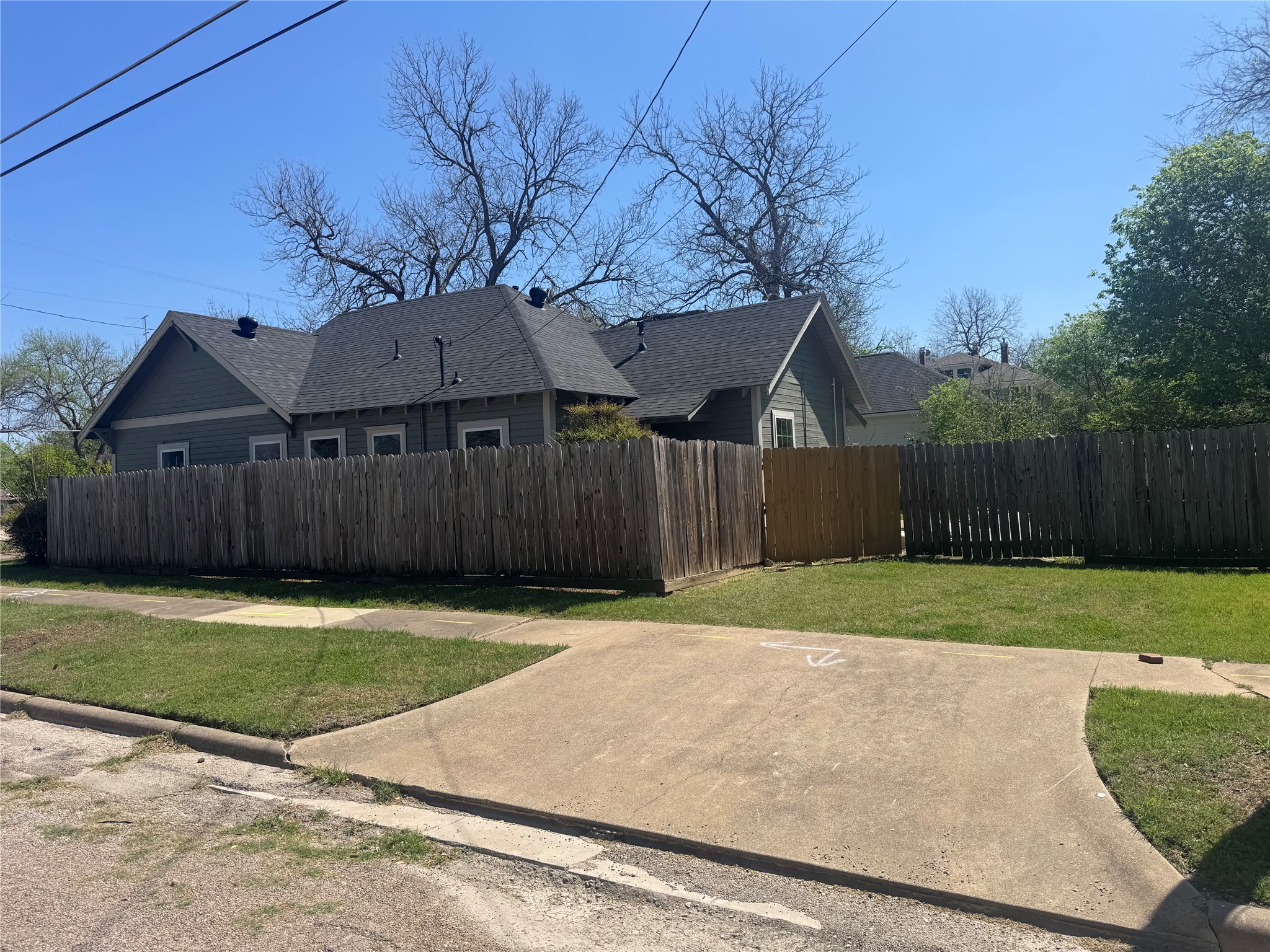 209 N Abbott Street B