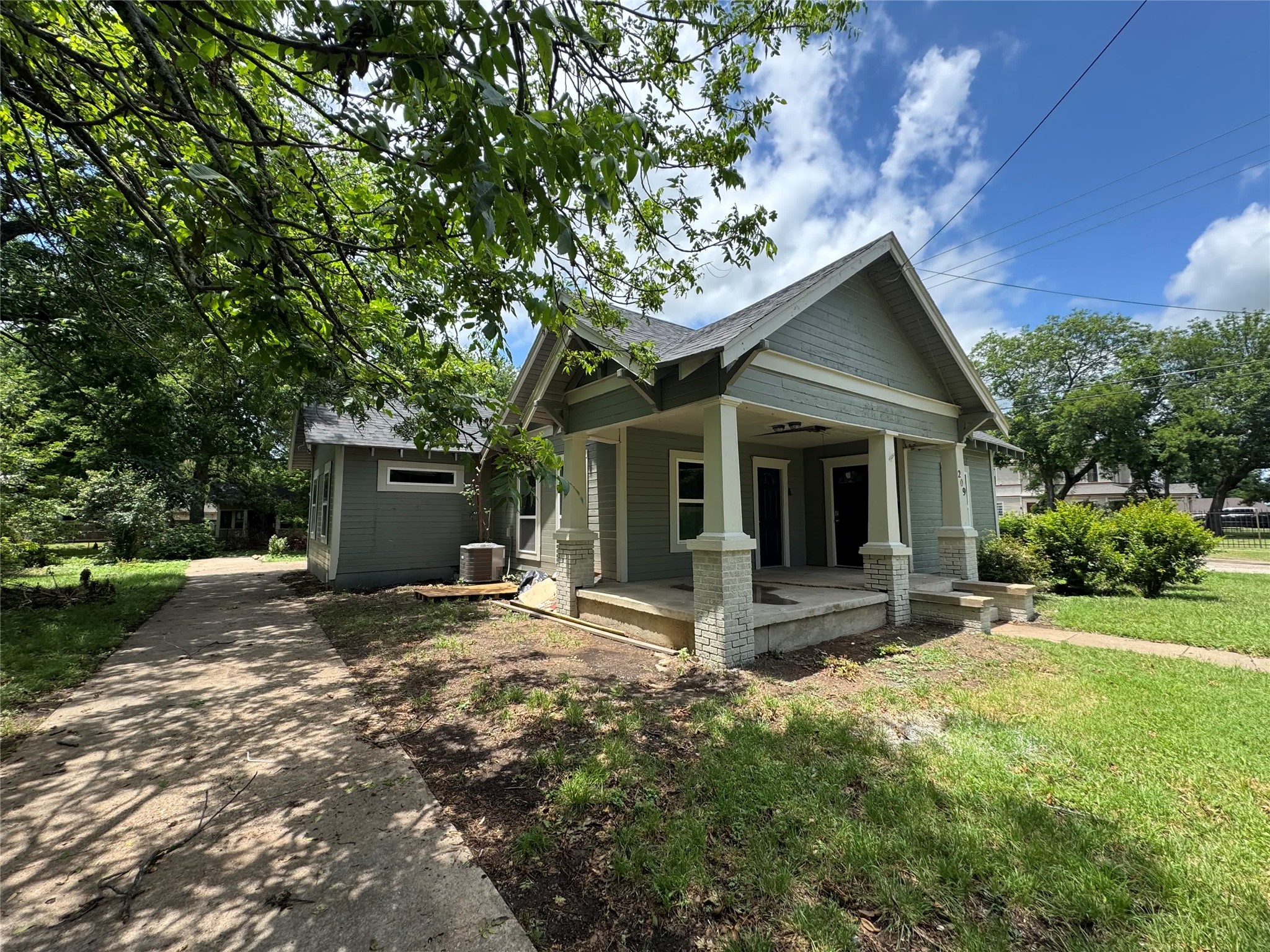 209 N Abbott Street B