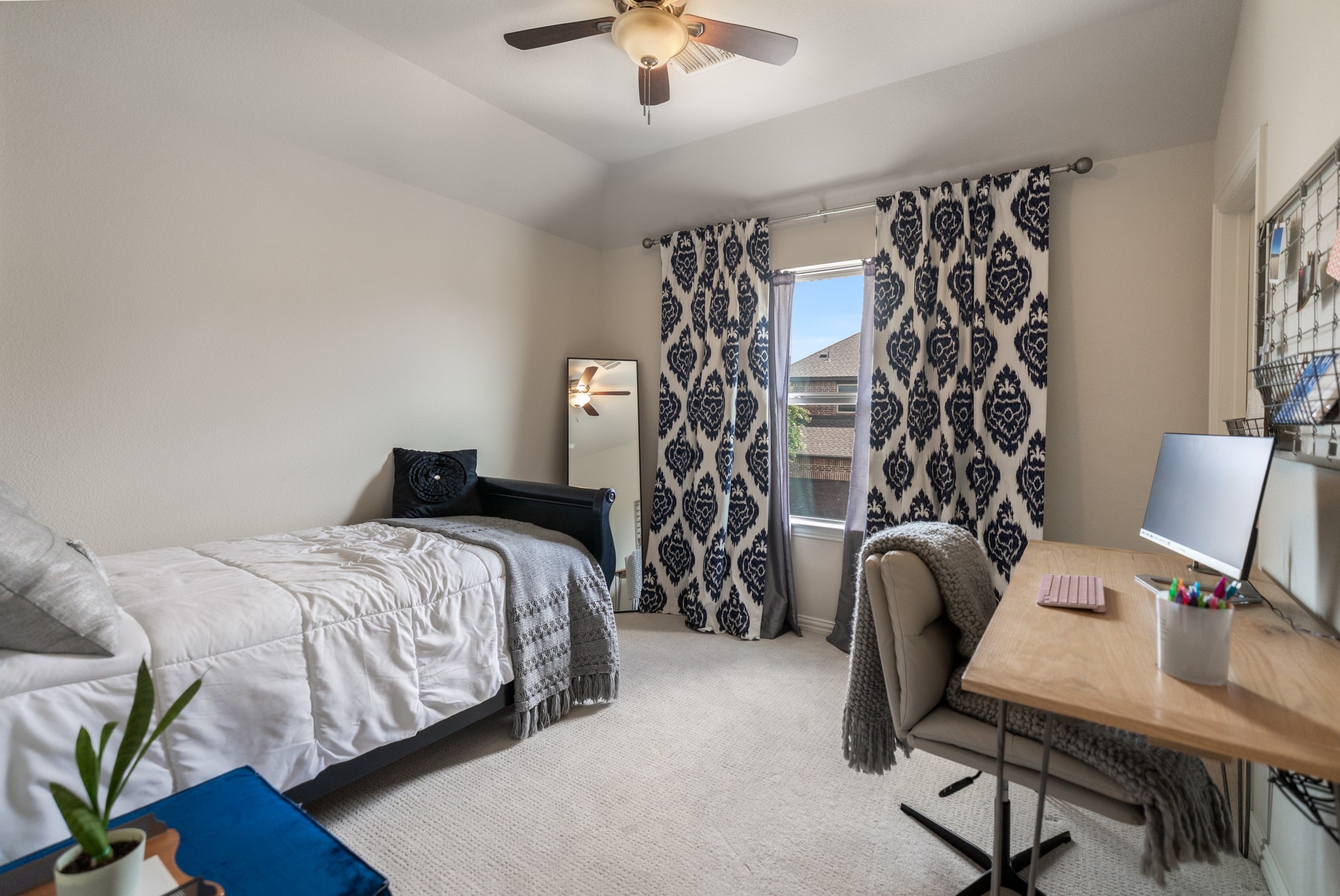 1207 Harris Hawk Way