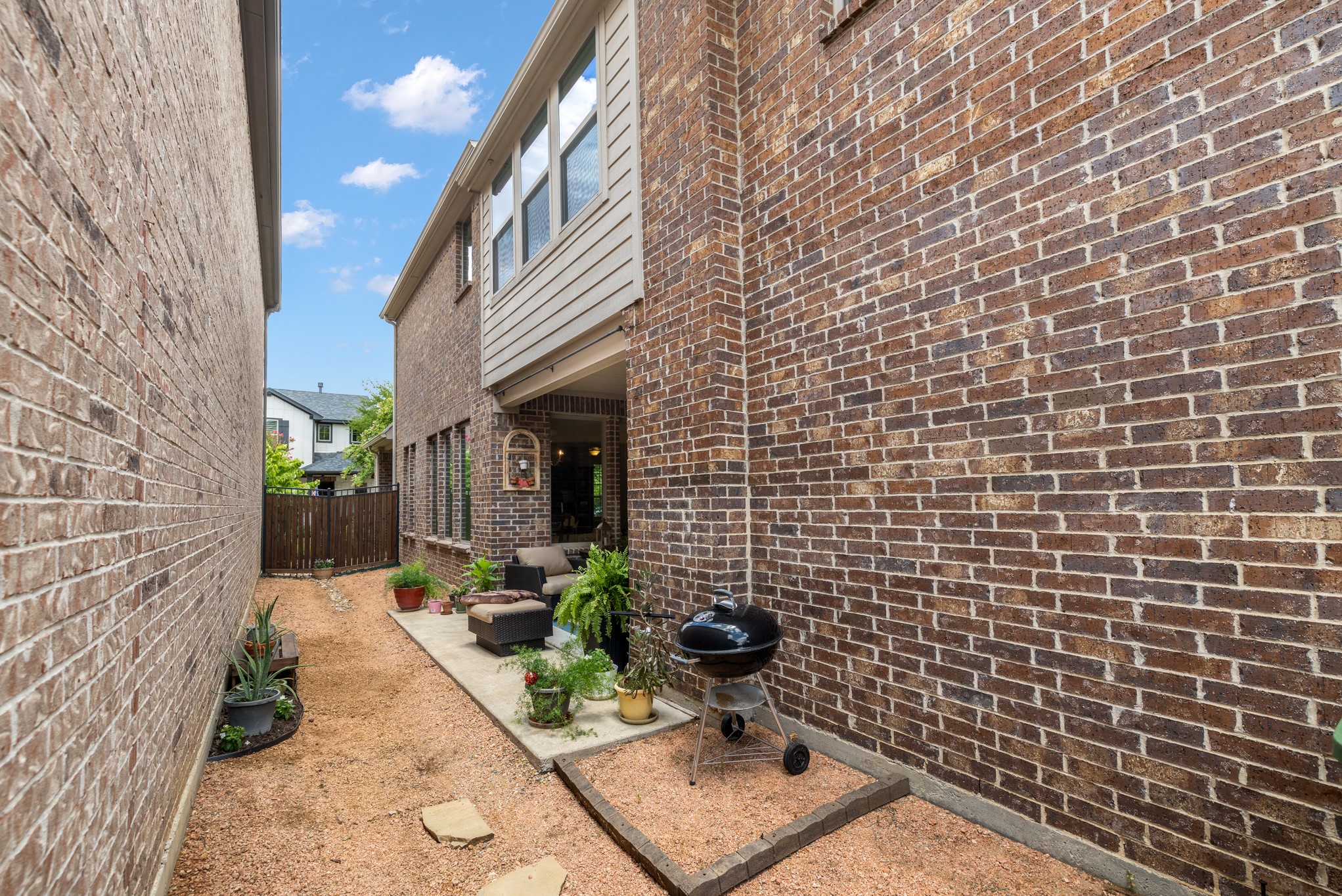 1207 Harris Hawk Way