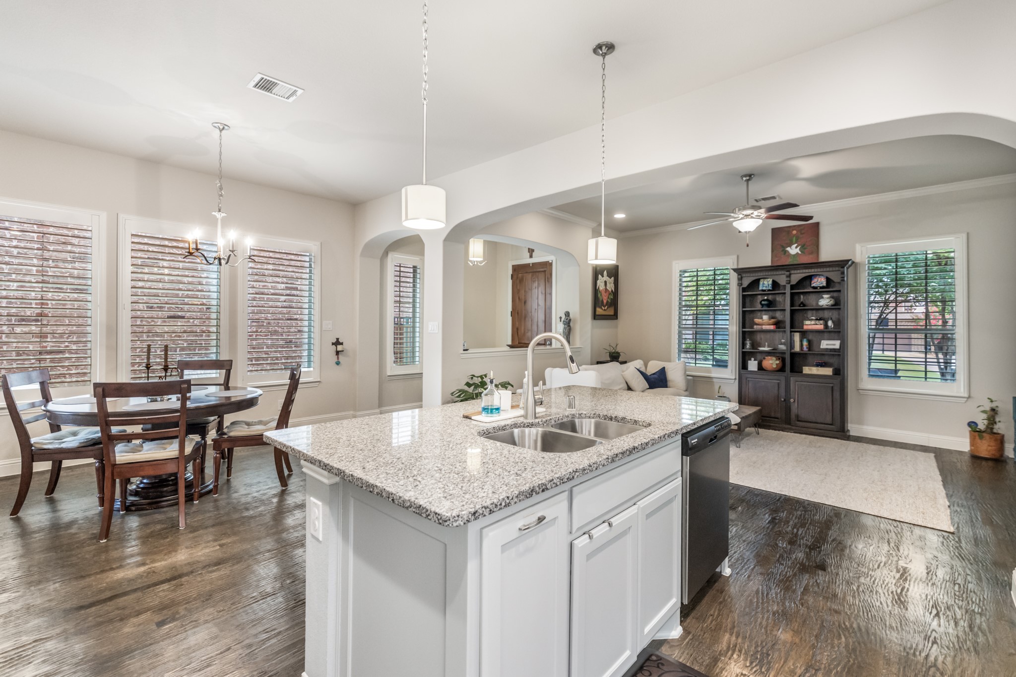 1207 Harris Hawk Way