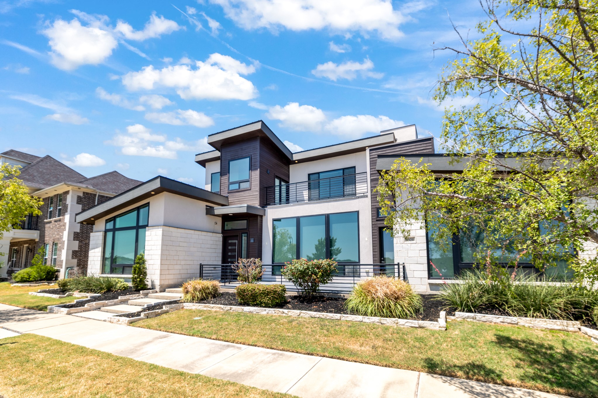 1321 Black Walnut Lane