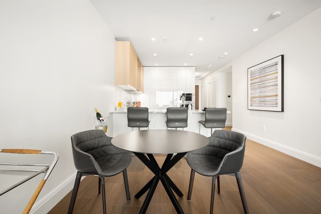240 Devonshire Street # 3703