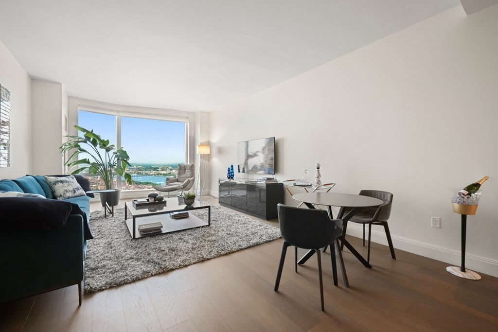 240 Devonshire Street # 3703