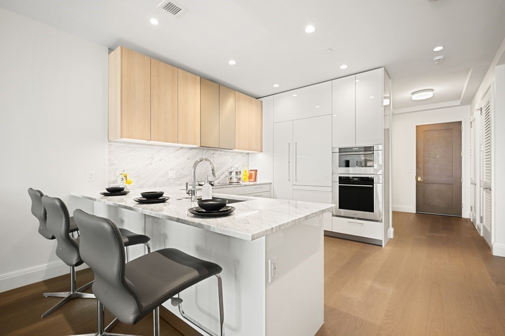 240 Devonshire Street # 3703