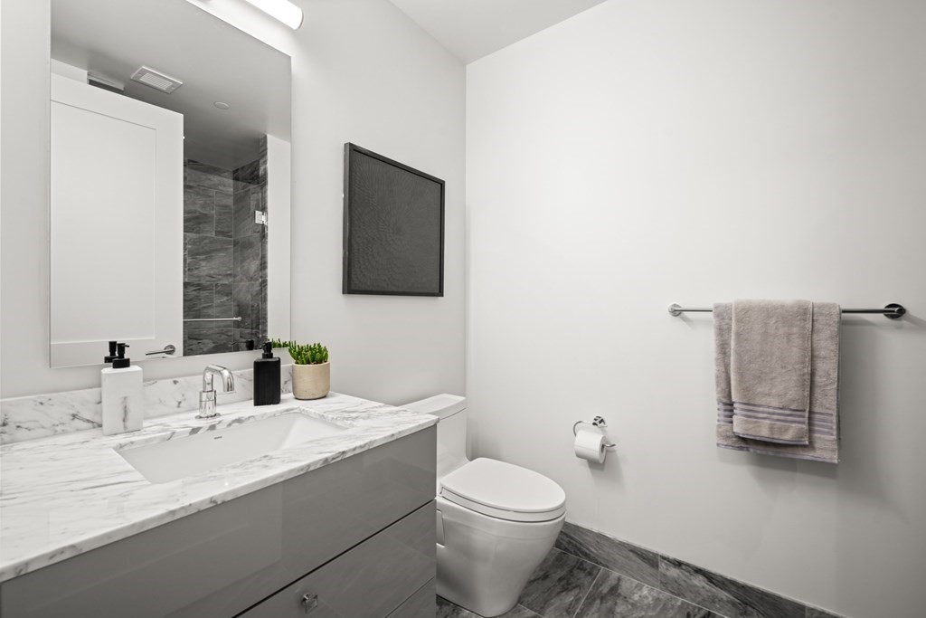 240 Devonshire Street # 3703