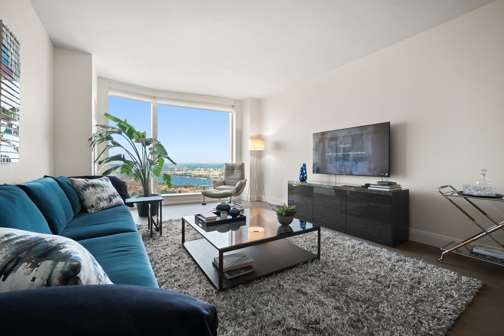 240 Devonshire Street # 3703