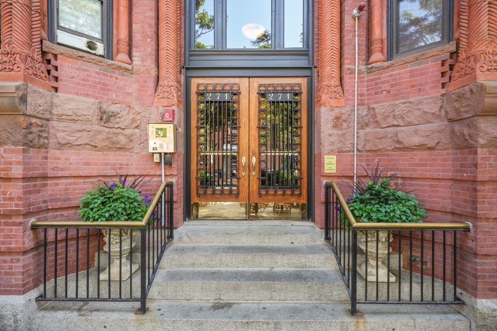 271 Dartmouth Street # 2D