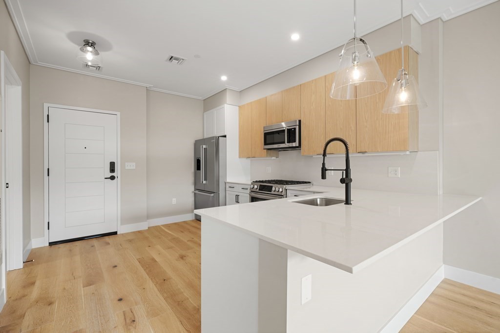 70 Leo Birmingham Pky # 306