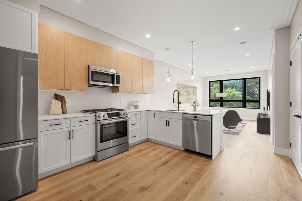 70 Leo Birmingham Pky # 306