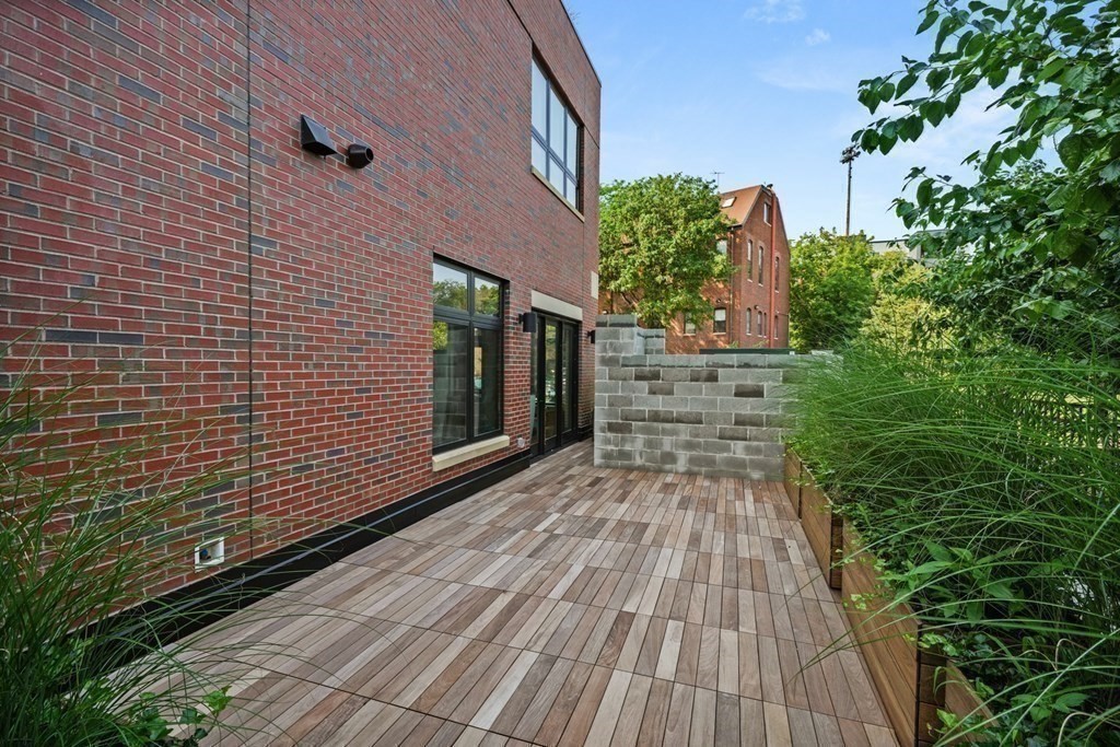 70 Leo Birmingham Pky # 306