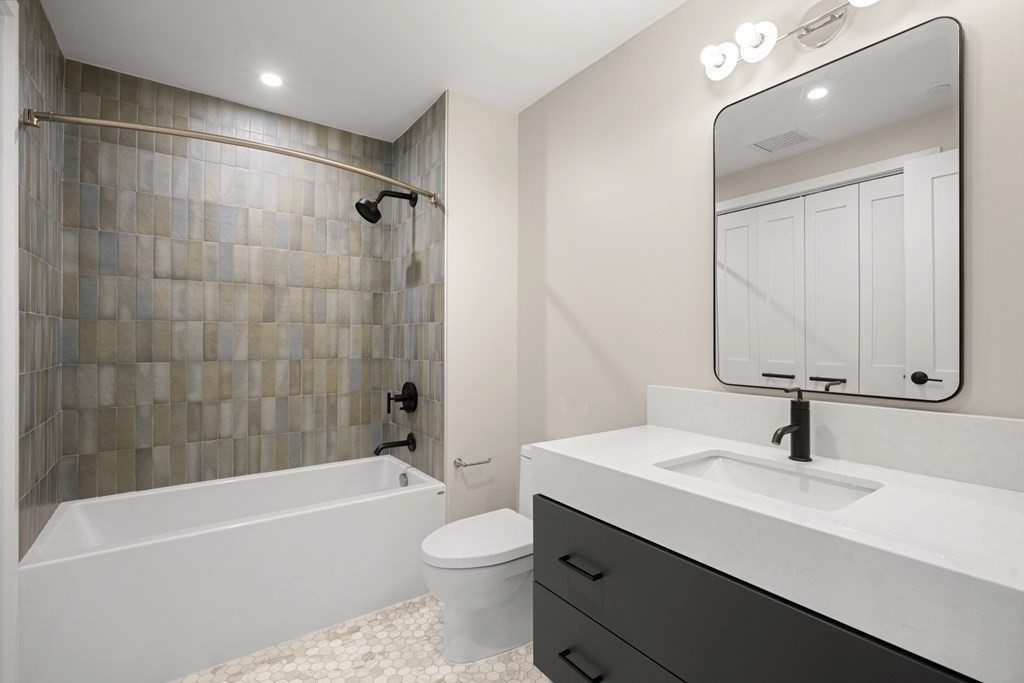 70 Leo Birmingham Pky # 306