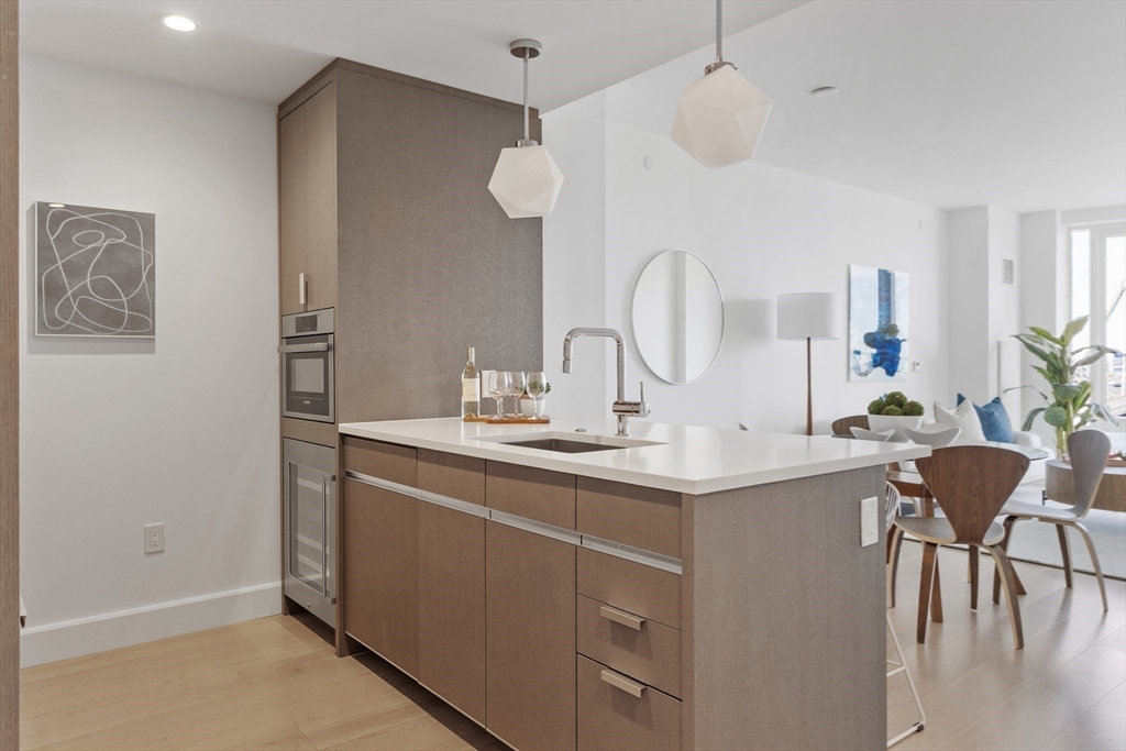 100 Lovejoy Wharf Unit: 9-E