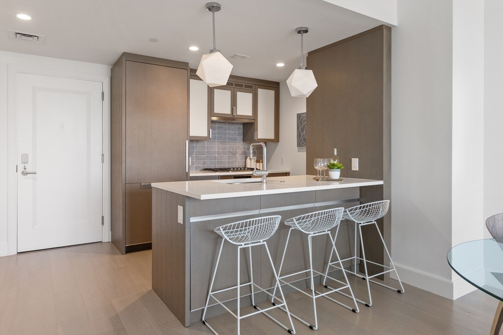 100 Lovejoy Wharf Unit: 9-E