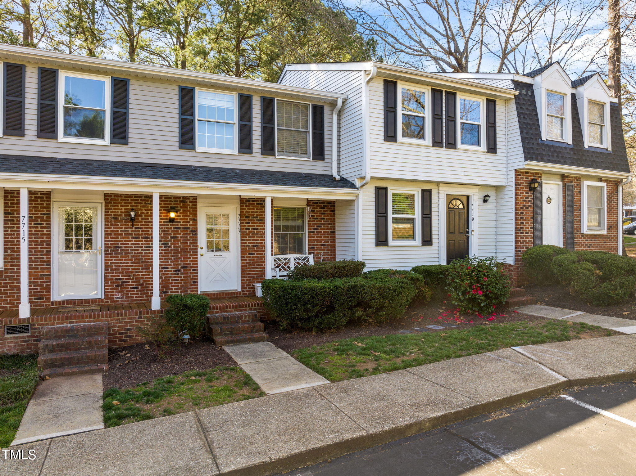 7717 Kingsberry Court