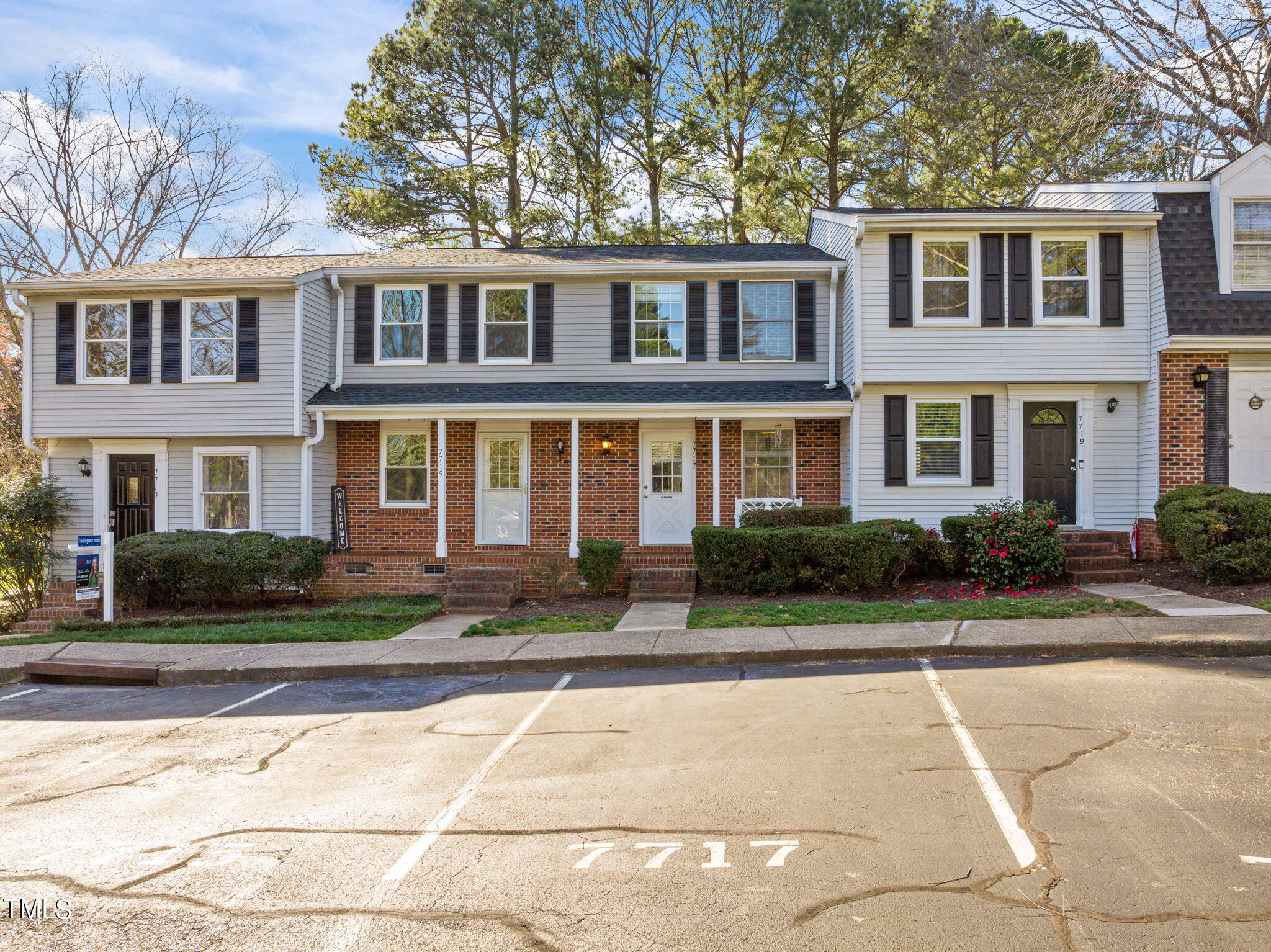 7717 Kingsberry Court