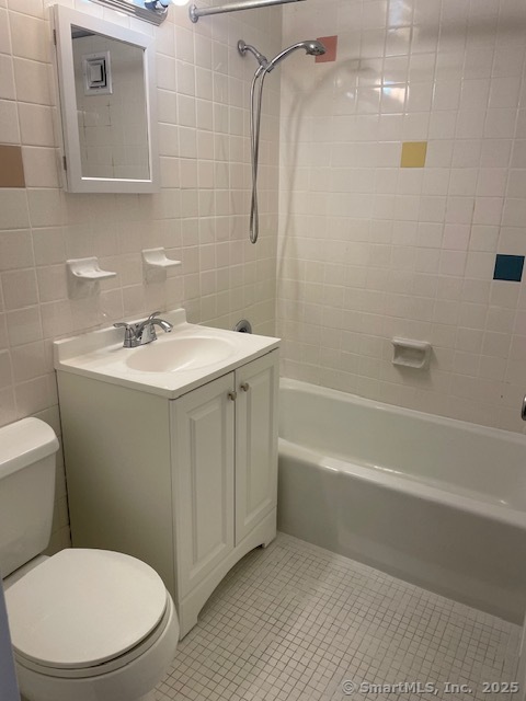 87 Glenbrook Road APT 2C