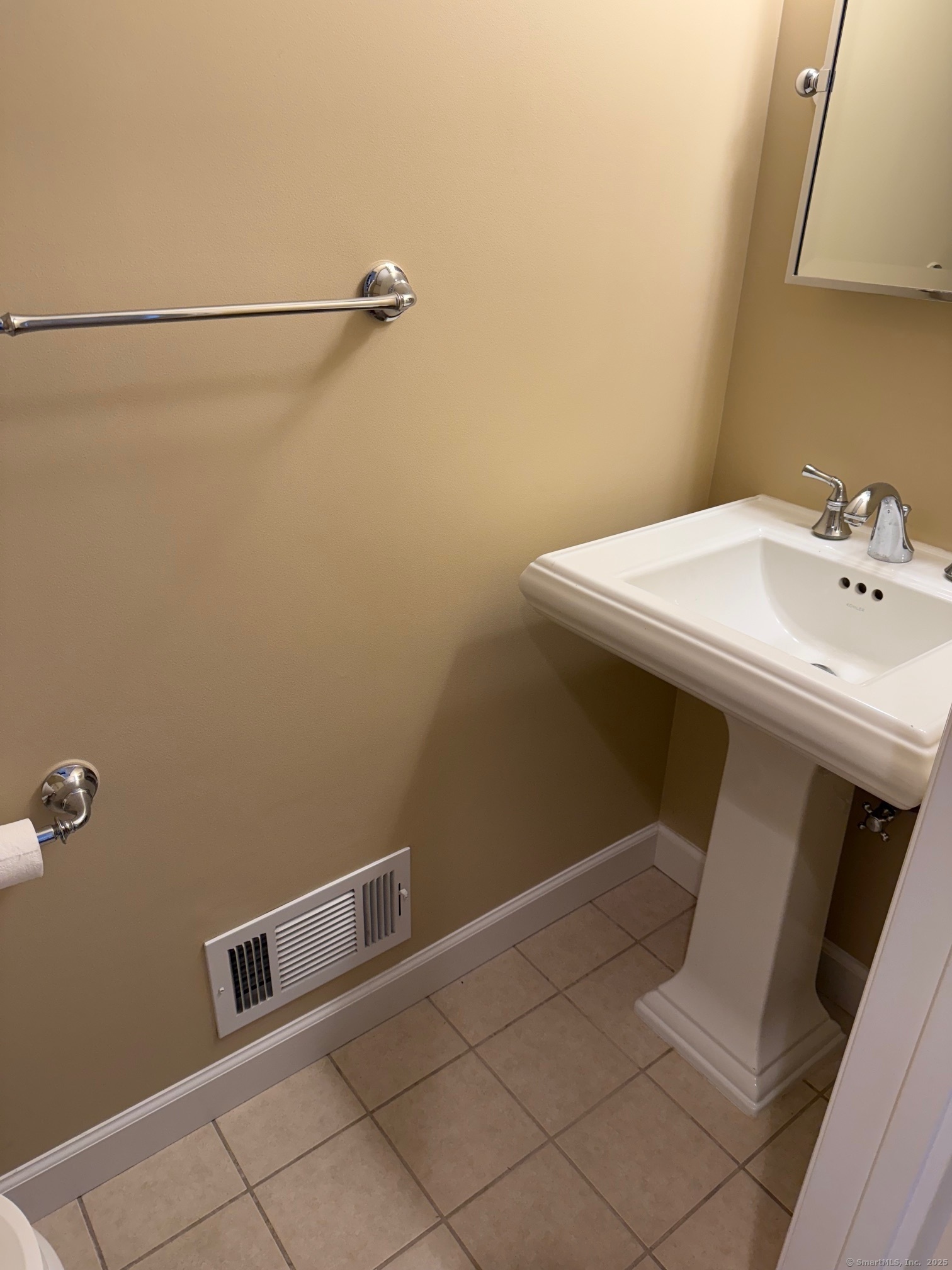 202 Soundview Avenue 16